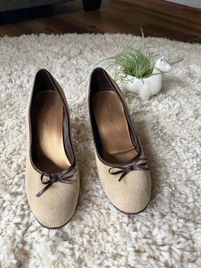 Predictions vintage Y2K Beige Canvas heels with Brown Trim and Bow Accent